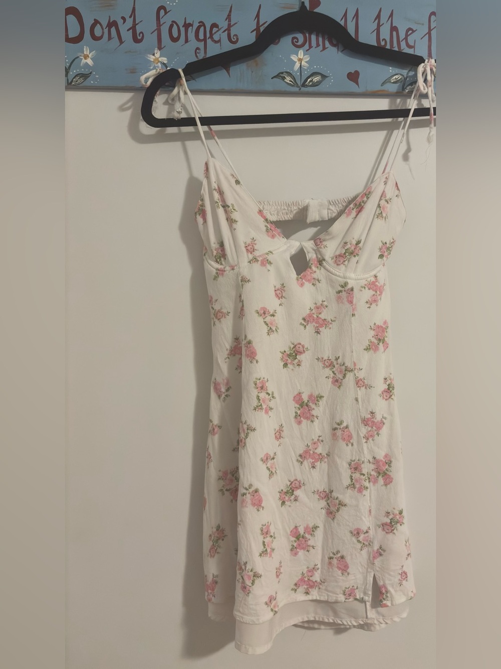 Floral Tie-Shoulder dress- island Gypsy 

Size small/ medium